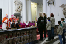 Abschlussvesper der Bischofskonferenz mit Austeilung des Bonifatiussegens (Foto: Karl-Franz Thiede)